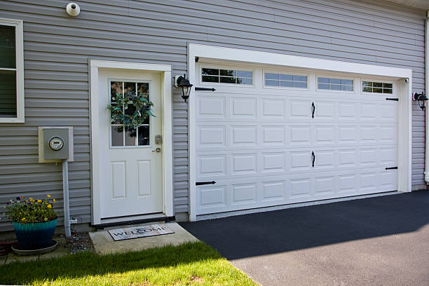 24/7 Emergency Garage Door Panel Replacement experts in Liberty Corner, NJ